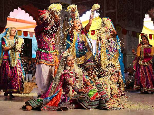 বড় পোশাক পড়ুন