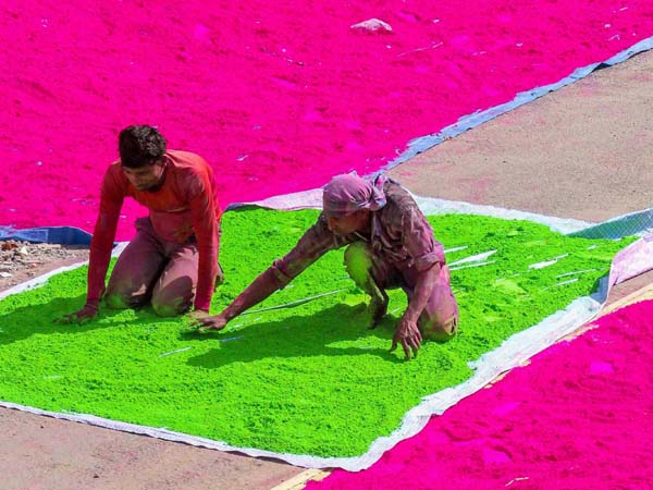 রঙ বাছাইয়ের ক্ষেত্রে সতর্ক হন