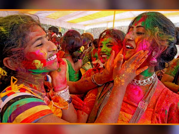 মুখ থেকে রং তোলার উপায়