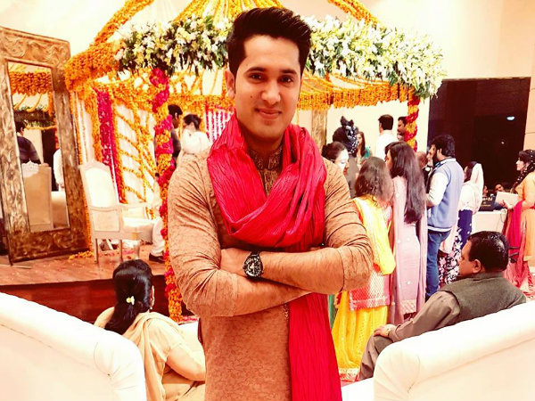 নিজের বিয়ে কভার করলেন সাংবাদিক নিজেই, মজার ভিডিও ঘিরে হইচই নিজের বিয়ে কভার করলেন সাংবাদিক নিজেই, মজার ভিডিও ঘিরে হইচই