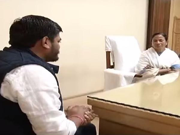 মা মাটি মানুষের নেত্রীর মুখোমুখি পাতিদার নেতা মা মাটি মানুষের নেত্রীর মুখোমুখি পাতিদার নেতা