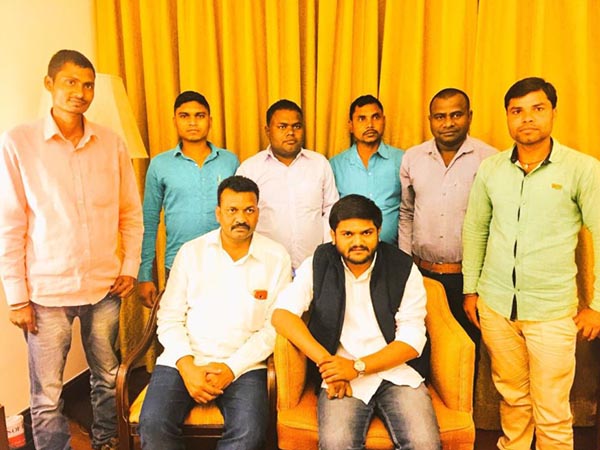 মা মাটি মানুষের নেত্রীর মুখোমুখি পাতিদার নেতা মা মাটি মানুষের নেত্রীর মুখোমুখি পাতিদার নেতা
