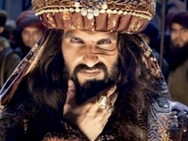 'সেক্স প্যান্থার' তকমা কাকে দিলেন রণবীর! সোশ্যাল মিডিয়ায় মন্তব্য 'খালিবালি' স্টারের 'সেক্স প্যান্থার' তকমা কাকে দিলেন রণবীর! সোশ্যাল মিডিয়ায় মন্তব্য 'খালিবালি' স্টারের