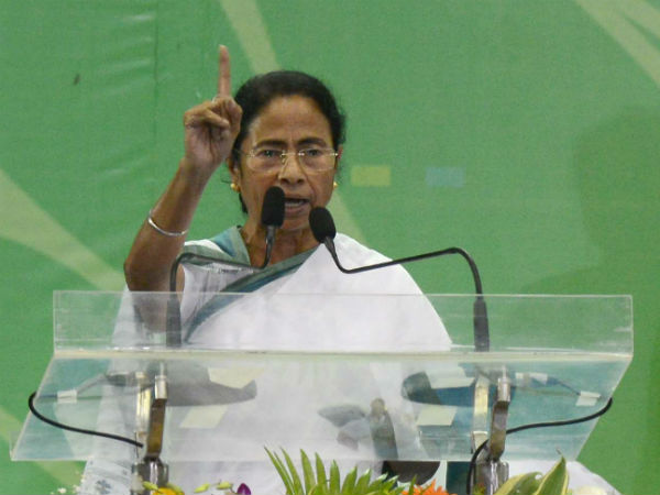 নোটবন্দির এক বছর আগেই ব্যাঙ্ক জালিয়াতির ছক! মোদীর বিরুদ্ধে বিস্ফোরক মমতা নোটবন্দির এক বছর আগেই ব্যাঙ্ক জালিয়াতির ছক! মোদীর বিরুদ্ধে বিস্ফোরক মমতা