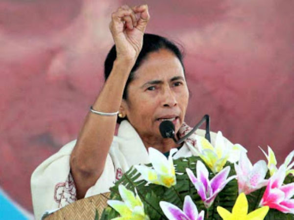 যা চান তাই পাবেন শুধু একটা শর্তে! শান্তি রক্ষায় পাহাড়ে ঐক্যের মন্ত্র বিলোলেন মমতা যা চান তাই পাবেন শুধু একটা শর্তে! শান্তি রক্ষায় পাহাড়ে ঐক্যের মন্ত্র বিলোলেন মমতা