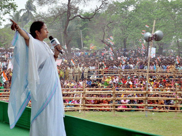 কন্যাদের নয়া ‘শ্রী’ চালু এপ্রিলেই, ঘোষণা মমতার কন্যাদের নয়া ‘শ্রী’ চালু এপ্রিলেই, ঘোষণা মমতার
