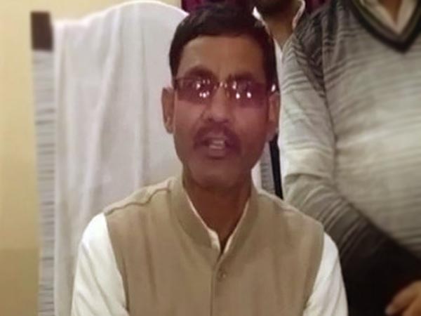 জননিয়ন্ত্রণ কর্মসূচিতে এসে মোদী সরকারের জন্মনিয়ন্ত্রণ নীতিকে গাল বিজেপি বিধায়কের, দেখুন ভিডিও জননিয়ন্ত্রণ কর্মসূচিতে এসে মোদী সরকারের জন্মনিয়ন্ত্রণ নীতিকে গাল বিজেপি বিধায়কের, দেখুন ভিডিও