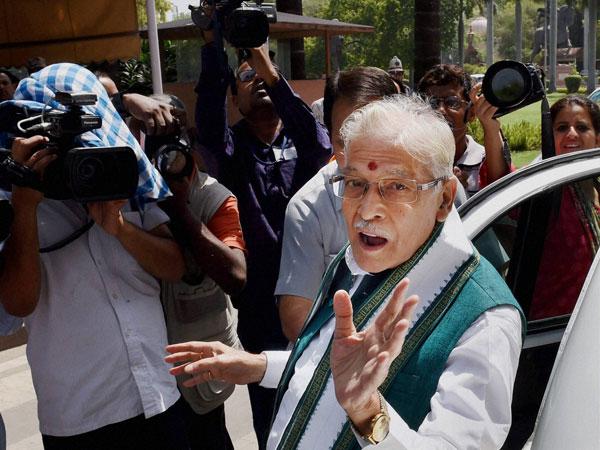 'কাঁচি' না পেয়ে মেজাজ হারালেন বিজেপি নেতা মুরলী মনোহর জোশী 'কাঁচি' না পেয়ে মেজাজ হারালেন বিজেপি নেতা মুরলী মনোহর জোশী