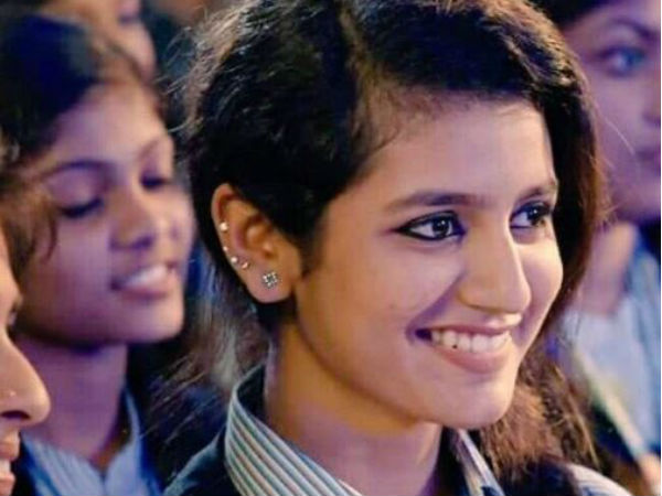 এই মেয়ের প্রেমে তো পাগল, গানের আসল ভিডিওটা কী দেখেছেন! তাক লাগবে এই মেয়ের প্রেমে তো পাগল, গানের আসল ভিডিওটা কী দেখেছেন! তাক লাগবে