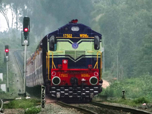 ২ ঘণ্টার জন্য নিখোঁজ গরিবরথ এক্সপ্রেস! যেভাবে ঘটল আজব ঘটনা ২ ঘণ্টার জন্য নিখোঁজ গরিবরথ এক্সপ্রেস! যেভাবে ঘটল আজব ঘটনা