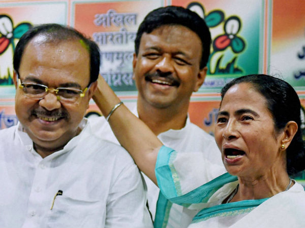 শোভনের ‘কান্না’য় মন ভিজল মমতার, নিরাপত্তায় শুধু ‘প্লাস’ হারালেন মহানাগরিক শোভনের ‘কান্না’য় মন ভিজল মমতার, নিরাপত্তায় শুধু ‘প্লাস’ হারালেন মহানাগরিক
