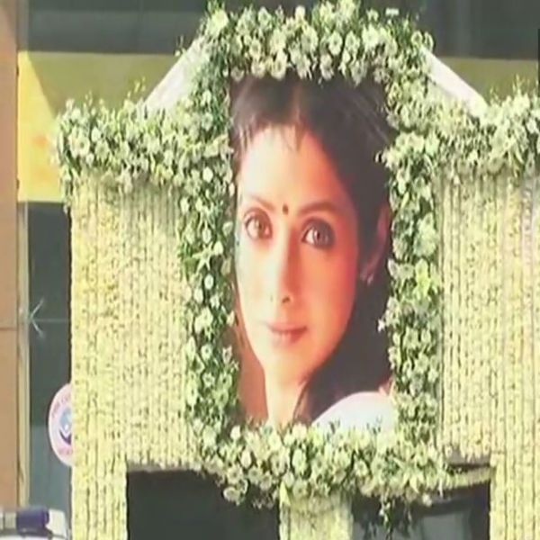 ভালোবাসার এক হাহাকারকে সঙ্গে করেই বিদায় নিলেন শ্রীদেবী ভালোবাসার এক হাহাকারকে সঙ্গে করেই বিদায় নিলেন শ্রীদেবী