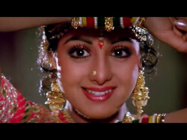 'মেরি হাথো মে ন' ন' চুড়িয়া হ্যায়'