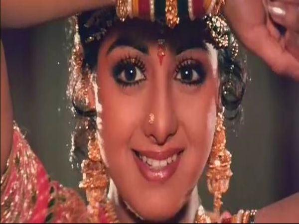 এমন এক রূপ যিনি যে কোনও সাজেই মুগ্ধ করে রাখেন এমন এক রূপ যিনি যে কোনও সাজেই মুগ্ধ করে রাখেন