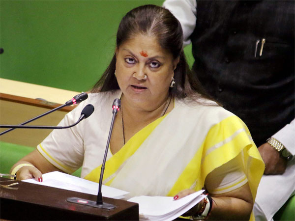 রাজস্থানে বিজেপি-র ভরাডুবির পর কি তোপের মুখে বসুন্ধরা! কী স্ট্র্যাটেজি দলের রাজস্থানে বিজেপি-র ভরাডুবির পর কি তোপের মুখে বসুন্ধরা! কী স্ট্র্যাটেজি দলের