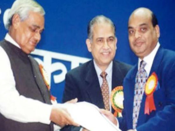 ৮০০ কোটির বেশি ঋণ নিয়ে উধাও রোটোম্য়াকের মালিক ৮০০ কোটির বেশি ঋণ নিয়ে উধাও রোটোম্য়াকের মালিক