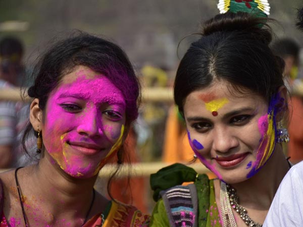 কে গো সখি তুমি