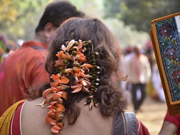 পলাশ তুমি আজ বসিছ বটে আমার এই খোপার মাঝে