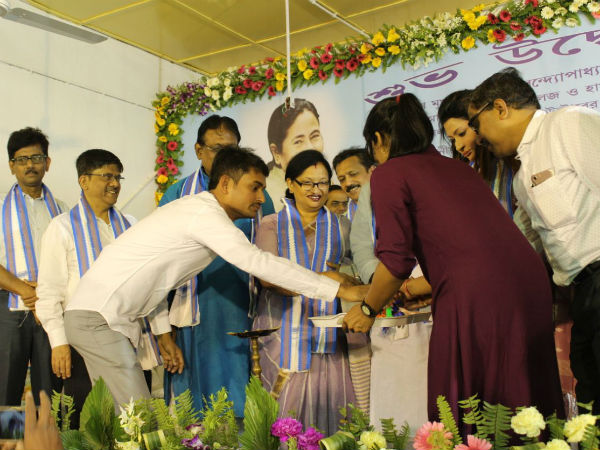 মমতা বন্দ্যোপাধ্যায়ের ‘সাধু’ উদ্যোগ, ডেন্টাল কলেজ-হাসপাতালে নয়া পরিষেবায় খুশির হাওয়া মমতা বন্দ্যোপাধ্যায়ের ‘সাধু’ উদ্যোগ, ডেন্টাল কলেজ-হাসপাতালে নয়া পরিষেবায় খুশির হাওয়া
