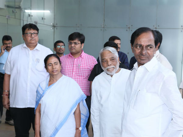 বিজেপির বিকল্প কংগ্রেস নয়! ২০১৯-এর লক্ষ্যে মমতা-রাওয়ের সওয়ালে নয়া সমীকরণ বিজেপির বিকল্প কংগ্রেস নয়! ২০১৯-এর লক্ষ্যে মমতা-রাওয়ের সওয়ালে নয়া সমীকরণ