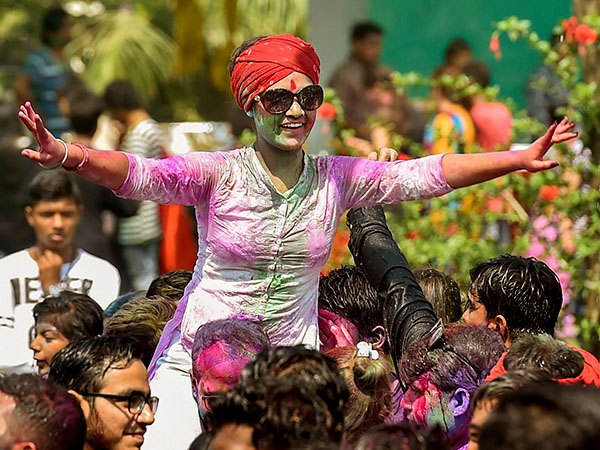 প্রাণ খুলে নাচ