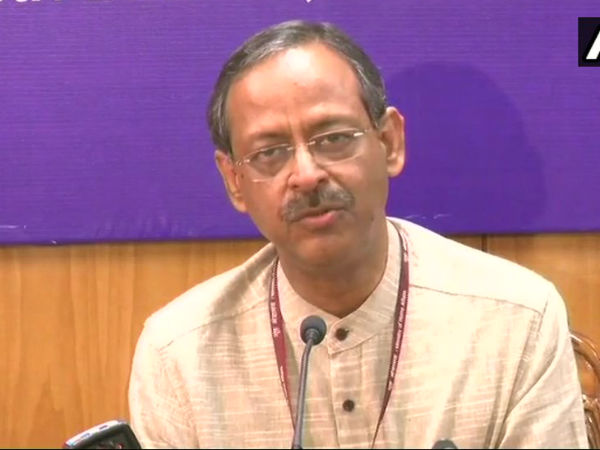 প্রশ্নফাঁসের জের, সিবিএসই-র দ্বাদশ শ্রেণির অর্থনীতি পরীক্ষা ২৫ এপ্রিল প্রশ্নফাঁসের জের, সিবিএসই-র দ্বাদশ শ্রেণির অর্থনীতি পরীক্ষা ২৫ এপ্রিল