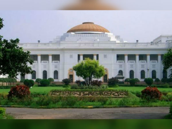 সংসদ নয়, বিধানসভাকেই সেরা বলছেন মমতা, পার্থ চান বিরোধীদের আরও সুযোগ সংসদ নয়, বিধানসভাকেই সেরা বলছেন মমতা, পার্থ চান বিরোধীদের আরও সুযোগ