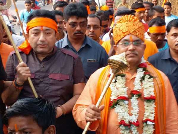 ফেট্টি বেঁধে গণ্ডগোল পাকাচ্ছে একটি রাজনৈতিক দল! মোদীর দলকে বার্তা মমতার ফেট্টি বেঁধে গণ্ডগোল পাকাচ্ছে একটি রাজনৈতিক দল! মোদীর দলকে বার্তা মমতার