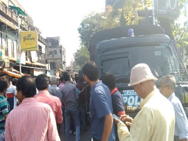 বিজেপির শ্যামাপ্রসাদের মূর্তি 'শোধন' কর্মসূচি! ধুন্ধুমার রাসবিহারীতে, দেখুন ভিডিও বিজেপির শ্যামাপ্রসাদের মূর্তি 'শোধন' কর্মসূচি! ধুন্ধুমার রাসবিহারীতে, দেখুন ভিডিও