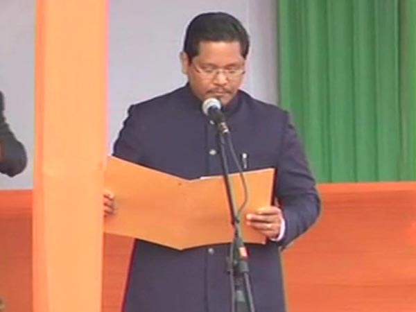 মেঘালয়ের নতুন মুখ্যমন্ত্রী হিসেবে শপথ পিএ সাংমা পুত্র কনরাডের মেঘালয়ের নতুন মুখ্যমন্ত্রী হিসেবে শপথ পিএ সাংমা পুত্র কনরাডের