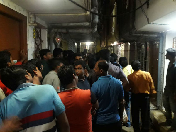 প্রেমে পরিবারের বাধা, হোটেলে যুগলের ঝুলন্ত দেহ প্রেমে পরিবারের বাধা, হোটেলে যুগলের ঝুলন্ত দেহ