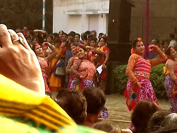 আজই দখিন দুয়ার খোল