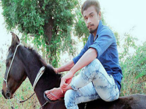 ফতোয়া অমান্য! মোদীর রাজ্যে দলিত যুবকের হত্যা ঘিরে চাঞ্চল্য ফতোয়া অমান্য! মোদীর রাজ্যে দলিত যুবকের হত্যা ঘিরে চাঞ্চল্য