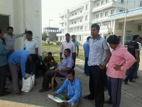 বেতন না পাওয়ার জের! অচলাবস্থা রাজ্যের অন্যতম বেসরকারি মেডিক্যাল কলেজে বেতন না পাওয়ার জের! অচলাবস্থা রাজ্যের অন্যতম বেসরকারি মেডিক্যাল কলেজে