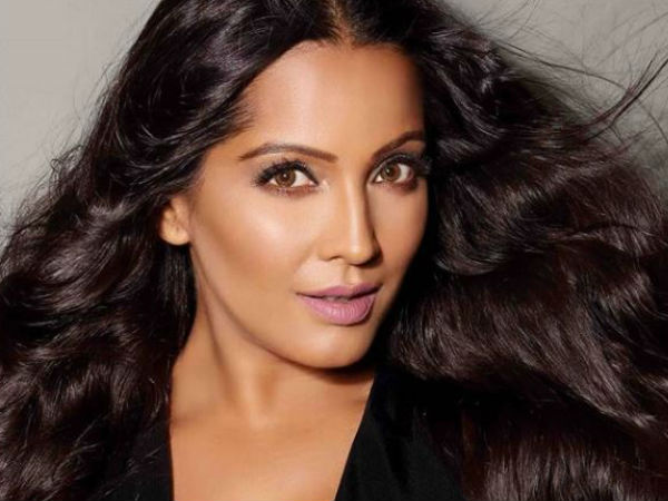 ১৪ বছরের বনবাস কাটিয়ে বাংলা সিনেমায় ফিরলেন এই অভিনেত্রী ১৪ বছরের বনবাস কাটিয়ে বাংলা সিনেমায় ফিরলেন এই অভিনেত্রী