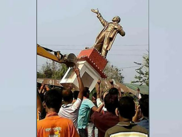 ত্রিপুরার ছায়া তামিলনাড়ু-কেরলেও, এবার লক্ষ্য গান্ধী-আম্বেদকর ত্রিপুরার ছায়া তামিলনাড়ু-কেরলেও, এবার লক্ষ্য গান্ধী-আম্বেদকর