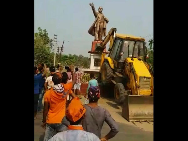 ফের ত্রিপুরায় লেনিনের মূর্তি গুড়িয়ে দিল দুর্বৃত্তরা ফের ত্রিপুরায় লেনিনের মূর্তি গুড়িয়ে দিল দুর্বৃত্তরা