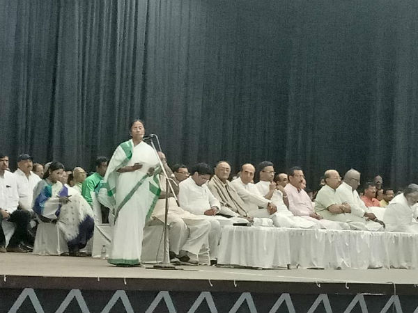 জয়ার ‘এন্ট্রি’ মিলল না তৃণমূলে, রাজ্যসভায় ‘আনকোরা’দের প্রার্থী করে নয়া চমক মমতার জয়ার ‘এন্ট্রি’ মিলল না তৃণমূলে, রাজ্যসভায় ‘আনকোরা’দের প্রার্থী করে নয়া চমক মমতার