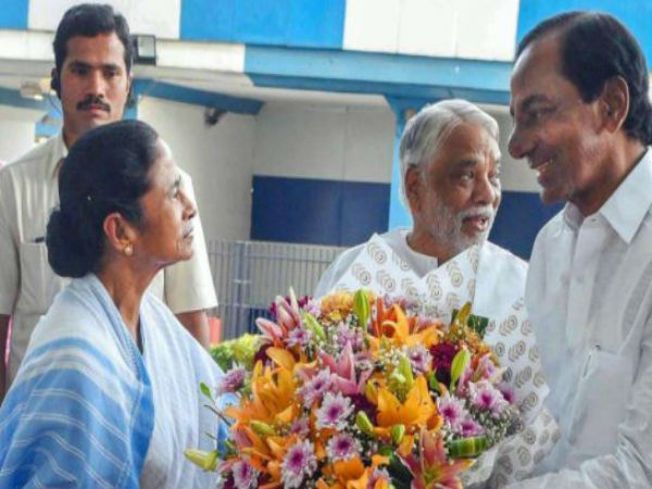 অবস্থান নিয়ে দ্বিচারিতা, মমতা-রাও বন্ধুত্ব নিয়ে প্রশ্ন রাজনৈতিক মহলে অবস্থান নিয়ে দ্বিচারিতা, মমতা-রাও বন্ধুত্ব নিয়ে প্রশ্ন রাজনৈতিক মহলে