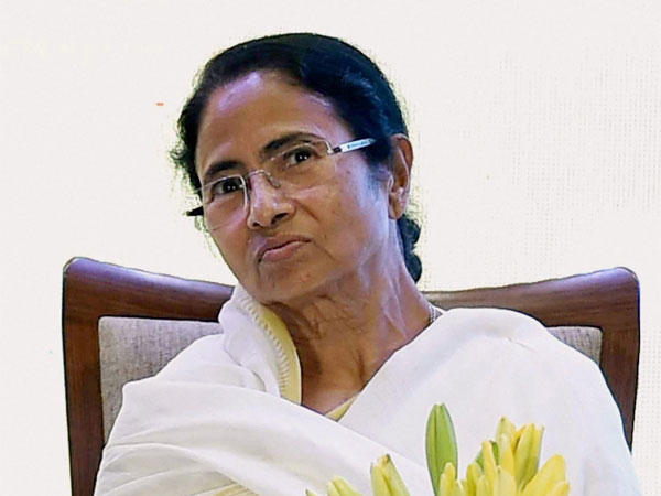 শোভন প্রসঙ্গে মুখ খুললেন মুকুল, মমতা ও তৃণমূলকে ইঙ্গিতপূর্ণ বার্তা বিজেপি নেতার শোভন প্রসঙ্গে মুখ খুললেন মুকুল, মমতা ও তৃণমূলকে ইঙ্গিতপূর্ণ বার্তা বিজেপি নেতার