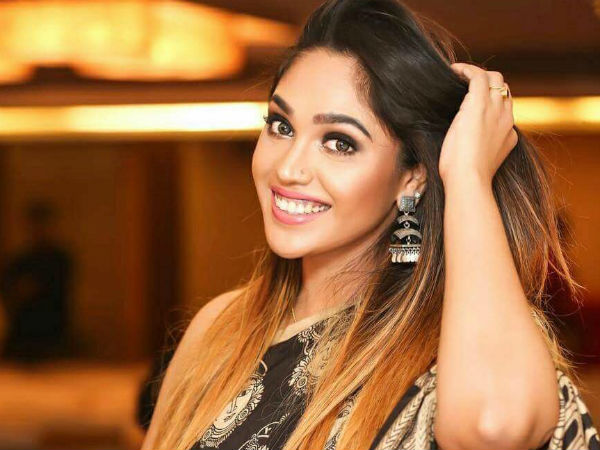 বাংলাদেশের প্রখ্যাত পরিচালকের ছবিতে মুমতাজ, দেখে নিন শ্যুটিং এর কিছু ঝলক বাংলাদেশের প্রখ্যাত পরিচালকের ছবিতে মুমতাজ, দেখে নিন শ্যুটিং এর কিছু ঝলক