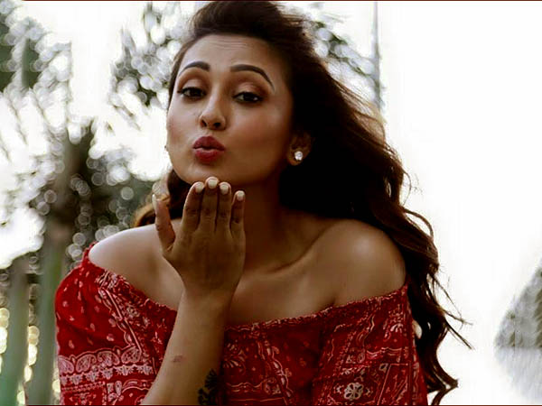 শহর জুড়ে 'চুমু'-র মরশুম, সোশ্যাল মিডিয়ায় তুফান তুলে মিমি-র বোমা শহর জুড়ে 'চুমু'-র মরশুম, সোশ্যাল মিডিয়ায় তুফান তুলে মিমি-র বোমা