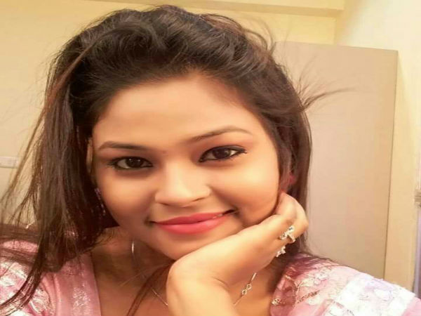টলিউড অভিনেত্রীর ঝুলন্ত দেহ উদ্ধারে চাঞ্চল্য রিজেন্ট পার্ক থানা এলাকায় টলিউড অভিনেত্রীর ঝুলন্ত দেহ উদ্ধারে চাঞ্চল্য রিজেন্ট পার্ক থানা এলাকায়