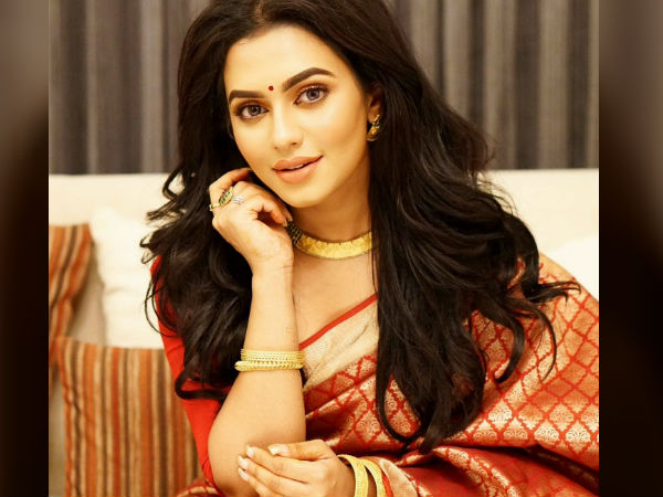 নায়িকা এবার গায়িকা! জিতের পদ্মাপারের সহ অভিনেত্রীর নয়া চমক নায়িকা এবার গায়িকা! জিতের পদ্মাপারের সহ অভিনেত্রীর নয়া চমক