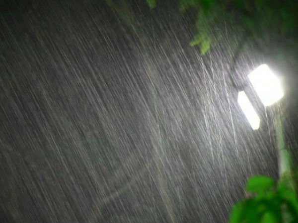 রবিবাসরীয় সন্ধ্যায় কলকাতা-সহ বঙ্গে প্রবল ঝড়-বৃষ্টি রবিবাসরীয় সন্ধ্যায় কলকাতা-সহ বঙ্গে প্রবল ঝড়-বৃষ্টি