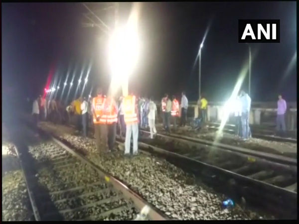 বরেলির কাছে লাইনচ্যুত ত্রিবেণী এক্সপ্রেস, চলছে উদ্ধার কাজ বরেলির কাছে লাইনচ্যুত ত্রিবেণী এক্সপ্রেস, চলছে উদ্ধার কাজ