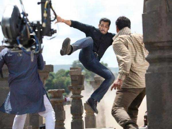 ফিল্মে বিলগ্নী হয়েছে কত?