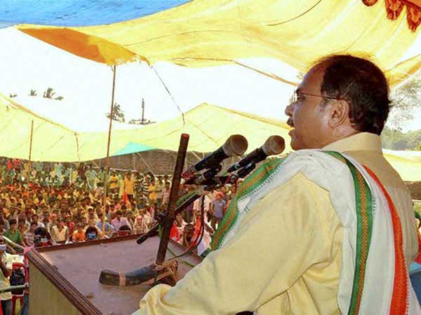 সন্ত্রাসমুক্ত নির্বাচনের দাবিতে অনশনে কংগ্রেস, শাসকের বিরুদ্ধে গর্জে উঠলেন অধীররা সন্ত্রাসমুক্ত নির্বাচনের দাবিতে অনশনে কংগ্রেস, শাসকের বিরুদ্ধে গর্জে উঠলেন অধীররা