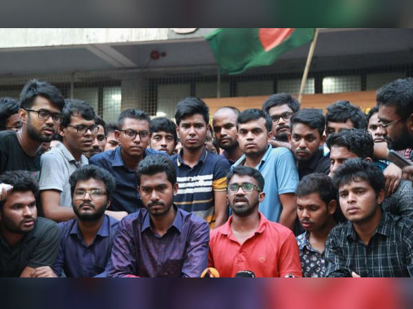 সংরক্ষণ সংস্কার আন্দোলনে অগ্নিগর্ভ বাংলাদেশ, আজ সিদ্ধান্ত জানাবে আন্দোলনকারীরা সংরক্ষণ সংস্কার আন্দোলনে অগ্নিগর্ভ বাংলাদেশ, আজ সিদ্ধান্ত জানাবে আন্দোলনকারীরা