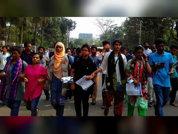 সংরক্ষণ সংস্কার আন্দোলনে অগ্নিগর্ভ বাংলাদেশ, আজ সিদ্ধান্ত জানাবে আন্দোলনকারীরা সংরক্ষণ সংস্কার আন্দোলনে অগ্নিগর্ভ বাংলাদেশ, আজ সিদ্ধান্ত জানাবে আন্দোলনকারীরা